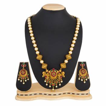 For An elegant And Simple Look, Grab This Pretty Necklace Set In Golden Color Beautified With Green And Pink Colored Stone Work, It Can Be Paired With Any Contrasting Ethnic Attire.