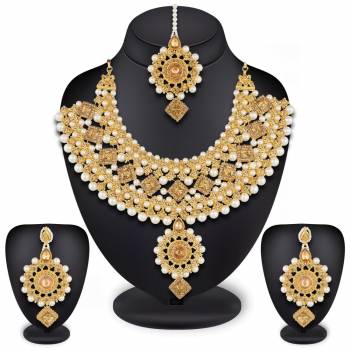 For A Heavy Royal Look, Grab This Beautiful Necklace Set With A Pair Of Earrings And Maang Tika. This Necklace Set Can Be Paired With Any Colored Heavy Traditonal Attire. Buy This Necklace Set Now.