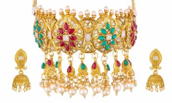 Give And Enhanced Look To Your Neck With This Heavy Choker Necklace Set In Golden Color Beautified With Maroon And Green Colored Stone Work.