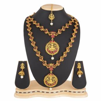 Double Necklace Set Is Here With 2 Necklaces, One Short And Another Long Necklace. This Necklace Has A Pair Of Earrings And One Maang tika. This Necklace Set Can Be Paired As Per Occasion, You Can Wear It Separately Or Togather. Buy Now.