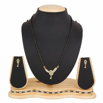 Instead Of Those Heavy Necklace, Carry This Beautiful And Elegant Looking Mamgalsutra Set At The Next Party You Attend. It Is Beautified With Diamond Work And You Can Pair This Up With Any Colored Attire.