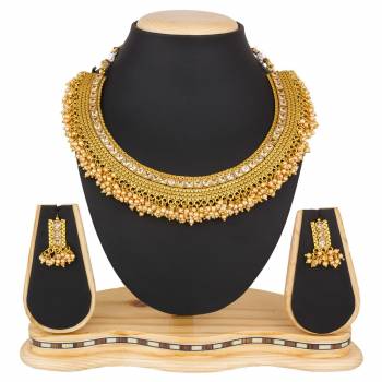 Give A Rich And Elegant Look To Your Neckline Wearing This Elegant Looking Necklace Set In Golden Color. This Necklace Set Be Paired With Any Colored Ethnic Attire. Buy Now.