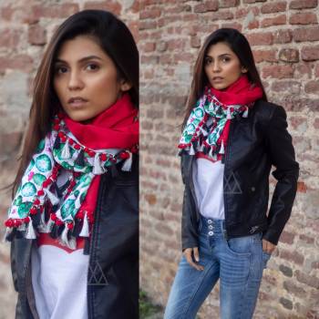 Give A Lovely Enhanced Look To Your Attire By Paring It With This Beautiful Scarf Fabricated On Khadi Cotton. This Scarf Is Beautified With Prints And Tassels. Also It Can Be Paired With Western Top, One Piece Or Kurti. Buy Now.