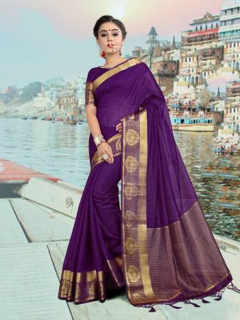 This Festive Season, Adorn A Rich And Elegant Looking Silk Based Saree In Purple Color Paired With Purple Colored Blouse. Its Fabric And Color Will Earn You Lots Of Compliments From Onlookers. 