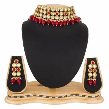 Add Glam To Your Attire Pairing It With This Lovely Set Of Necklace In Golden Color. This Can Be Paired With Any Colored Traditional Attire. Buy Now.