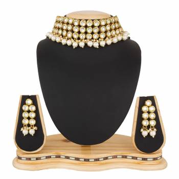 Give An Enhanced Look, Even To Your Simple Traditional Attire With This Beautiful Set Of Necklace In Golden Color. It Is Light In Weight And Can Be Carried Comfortably Throughout The Gala. Buy Now.