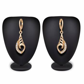 Rich And Elegant Looking Earrings Set Is Here In Golden Color Beautified With Diamonds. This Pretty Set Can Be Paired With Any Simple Or Heavy Attire. Buy Now.