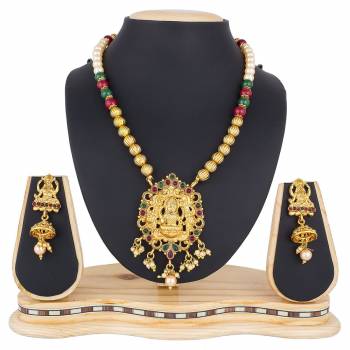 Add This Pretty Heavy Necklace Set In Golden Color. This Lovely Set Comes A Pair Of Earrings . It Can Be Paired With Any Colored Traditional Attire. Buy Now.