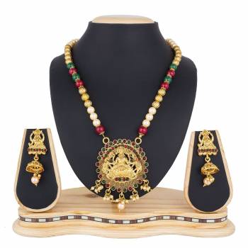 Add This Pretty Heavy Necklace Set In Golden Color. This Lovely Set Comes A Pair Of Earrings . It Can Be Paired With Any Colored Traditional Attire. Buy Now.