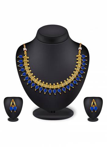 Grab this Pretty Necklace Set In Golden Color Which Gives A Rich And Elegant Look To Your Neckline. This Necklace Set Can Be Paired With Or Any Contrasting Colored Attire. Buy Now.