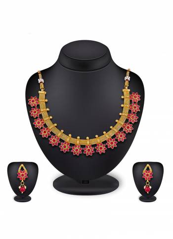 Grab this Pretty Necklace Set In Golden Color Which Gives A Rich And Elegant Look To Your Neckline. This Necklace Set Can Be Paired With Or Any Contrasting Colored Attire. Buy Now.