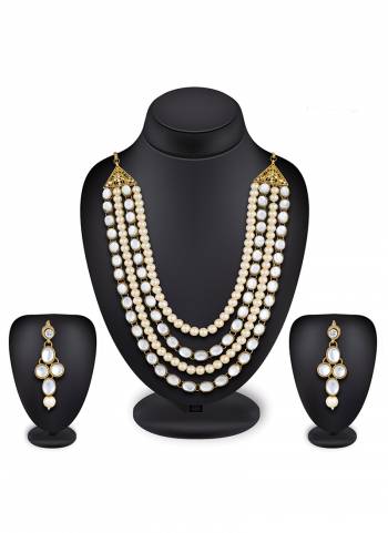 Grab this Pretty Necklace Set In Golden Color Which Gives A Rich?And Elegant Look To Your Neckline. This Necklace Set Can Be Paired With Or Any Contrasting Colored Attire. Buy Now