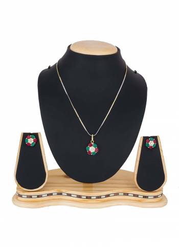 Give A Pretty Elegant Look To Your Neckline With This Lovely Pendant Set Which Can Be Paired With Any Colored Attire. This Pretty Set Is Light Weight And Easy To Carry All Day Long. 