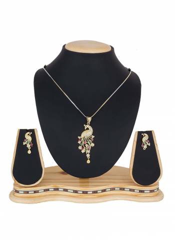 Give A Pretty Elegant Look To Your Neckline With This Lovely Pendant Set Which Can Be Paired With Any Colored Attire. This Pretty Set Is Light Weight And Easy To Carry All Day Long. 