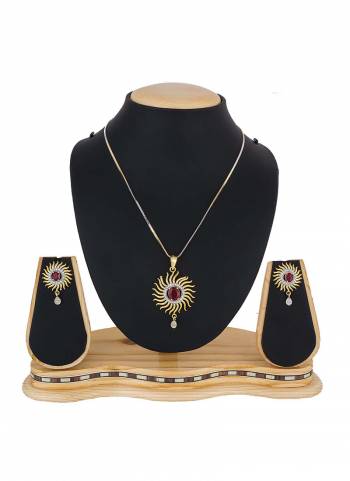 Give A Pretty Elegant Look To Your Neckline With This Lovely Pendant Set Which Can Be Paired With Any Colored Attire. This Pretty Set Is Light Weight And Easy To Carry All Day Long. 