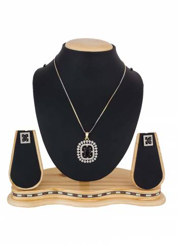 Give A Pretty Elegant Look To Your Neckline With This Lovely Pendant Set Which Can Be Paired With Any Colored Attire. This Pretty Set Is Light Weight And Easy To Carry All Day Long. 