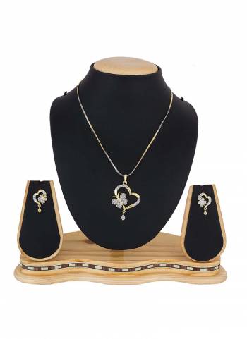 Give A Pretty Elegant Look To Your Neckline With This Lovely Pendant Set Which Can Be Paired With Any Colored Attire. This Pretty Set Is Light Weight And Easy To Carry All Day Long. 