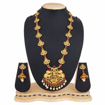 Add This Pretty Heavy Necklace Set In Golden Color. This Lovely Set Comes A Pair Of Earrings . It Can Be Paired With Any Colored Traditional Attire. Buy Now.