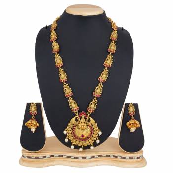 Add This Pretty Heavy Necklace Set In Golden Color. This Lovely Set Comes A Pair Of Earrings . It Can Be Paired With Any Colored Traditional Attire. Buy Now.