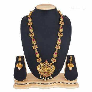 Add This Pretty Heavy Necklace Set In Golden Color. This Lovely Set Comes A Pair Of Earrings . It Can Be Paired With Any Colored Traditional Attire. Buy Now.