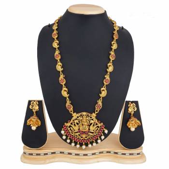 Add This Pretty Heavy Necklace Set In Golden Color. This Lovely Set Comes A Pair Of Earrings . It Can Be Paired With Any Colored Traditional Attire. Buy Now.