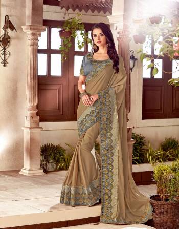 Its all about Opulence when it comes to adorning a saree. Drape this subtle beauty in a classic free-falling pallu style to look graceful. 