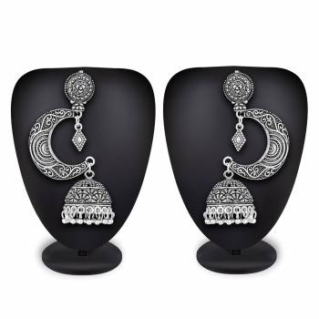 Grab This Rich and Elegant Looking Set Of Earrings In Silver Color Which Can Be Paired With Any colored Attire. It Is Light In Weight And Easy To Carry All Day Long. 