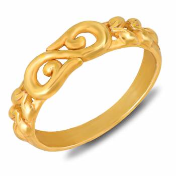 Simple And Elegant Looking Designer Ring Is Here In Golden Beautified With Stone Work. This Pretty Ring Can Be Paired With Any Colored And Any Type Of Attire, Buy Now.