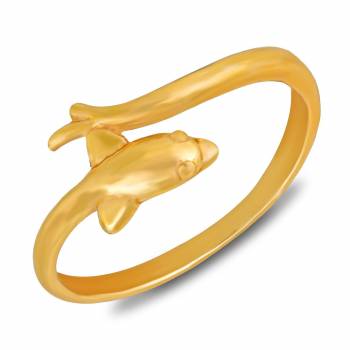 Simple And Elegant Looking Designer Ring Is Here In Golden Beautified With Stone Work. This Pretty Ring Can Be Paired With Any Colored And Any Type Of Attire, Buy Now.