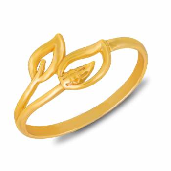 Simple And Elegant Looking Designer Ring Is Here In Golden Beautified With Stone Work. This Pretty Ring Can Be Paired With Any Colored And Any Type Of Attire, Buy Now.