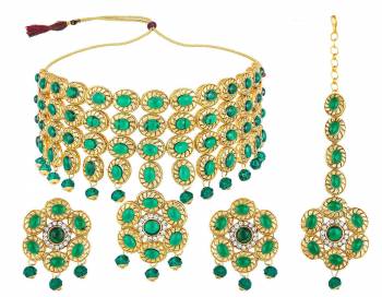 Grab This Pretty Choker Patterned Necklace Set In Golden Color Which Comes With A Pair Of Earrings And A Maang Tika. This Pretty Set Can Be Paired With Any Type Of Ethnic Attire.