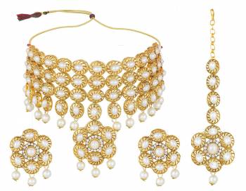 Grab This Pretty Choker Patterned Necklace Set In Golden Color Which Comes With A Pair Of Earrings And A Maang Tika. This Pretty Set Can Be Paired With Any Type Of Ethnic Attire.