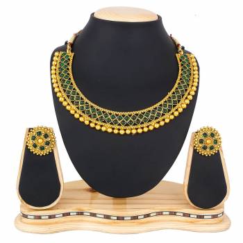 Here Is A Heavy Designer Necklace Set In Golden Color. This Necklace Set Can Be Paired With Any Colored Traditional Attire. Buy Now.