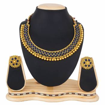 Here Is A Heavy Designer Necklace Set In Golden Color. This Necklace Set Can Be Paired With Any Colored Traditional Attire. Buy Now.