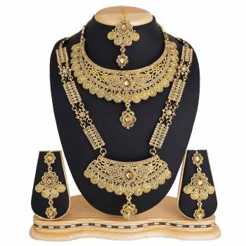 To Give A Heavy Tradiotional Look, Grab This Beautiful Set Of Necklace Which Contains Two Necklaces And A Pair Of Earring. This Necklace Set Can Be Paired With Any Colored Traditional Attire And Also Can Be Wore Both At A Time Or Single As Per The Occasion. 