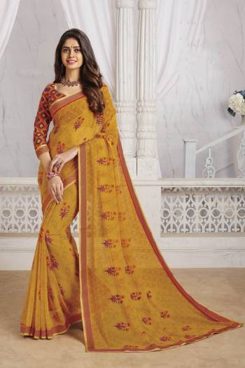 Grab This Very Pretty Saree For Your Casual Or Semi-Casual Wear, This Pretty Saree Is Georgette Based Beautified With Prints And Lace Border. This Saree Is Light In Weight And Easy To Carry All Day Long.