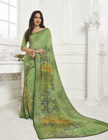 Here Is A Pretty Georgette Based Light Weight Saree For Your Casual Wear. This Saree Is Beautified With Floral Prints All Over And Also It Is Easy To Carry All Day Long. 