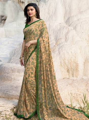 Simple And Elegant Looking Saree Is Here In Light Peach Color Paired With Contrasting Dark Green Colored Blouse, This Saree Is Georgette Based Paired With Art Silk Fabricated Blouse. It Is Beautified With Floral Prints All Over. 