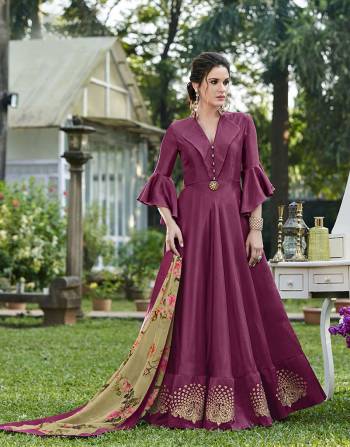 Celebrate This Festive Season Weairng This Designer Gown In Dark Pink Color Paired With With A Pretty Olive Green Colored Stole. 