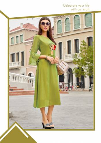 Simple and Elegant Looking Designer Readymade Kurti Is Here In Green Color Fabricated On Georgette. It Is Light In Weight And Easy To Carry All Day Long. 