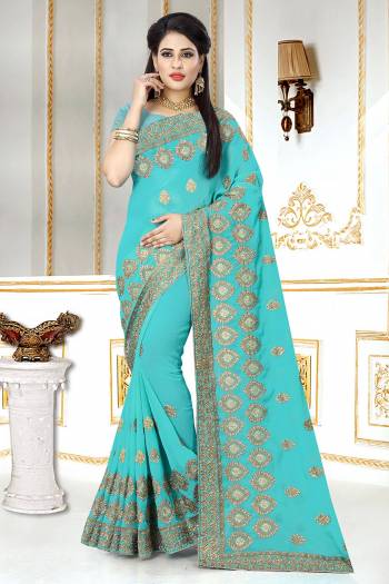 Grab This Beautiful Heavy Designer Saree In Turquoise Blue Color. This Saree And Blouse Are Fabricated On Georgette Beautified Heavy Jari Embroidery And Stone Work. Buy Now.