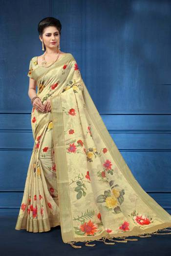 Add This Pretty Saree For your Semi-Casual Wear With Digital Prints All Over. This Saree And Blouse Are Fabricated On Linen Which Ensures Superb Comfort All Day Long. 