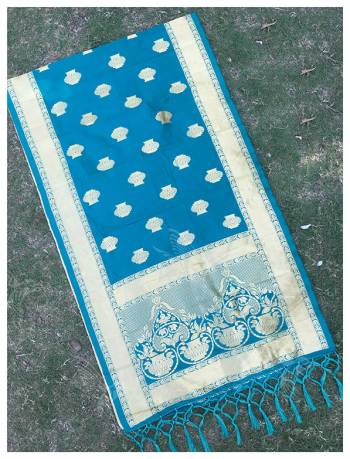 For A Proper Traditional Look, Pair Up Your Simple Attire With This Trendy Banarasi Art Silk Fabricated Dupatta. It Is Beautified With Weave All Over. Also It Is Light In Weight And Easy To Carry All Day Long. 