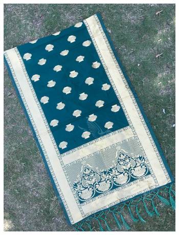 For A Proper Traditional Look, Pair Up Your Simple Attire With This Trendy Banarasi Art Silk Fabricated Dupatta. It Is Beautified With Weave All Over. Also It Is Light In Weight And Easy To Carry All Day Long. 