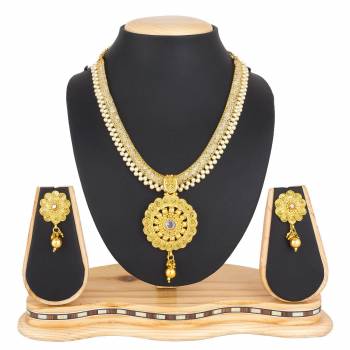 For A Queen Look, Here Is A Designer Royal Looking Necklace Set In Golden Color. This Necklace Set Can Be Paired With Heavy Ethnic Attire For More Enhanced Look. Buy Now