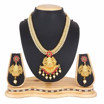 For A Queen Look, Here Is A Designer Royal Looking Necklace Set In Golden Color. This Necklace Set Can Be Paired With Heavy Ethnic Attire For More Enhanced Look. Buy Now