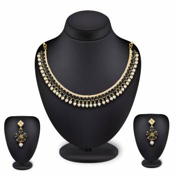 Grab this Pretty Necklace Set In Golden Color Which Gives A Rich?And Elegant Look To Your Neckline. This Necklace Set Can Be Paired With Or Any Contrasting Colored Attire. Buy Now