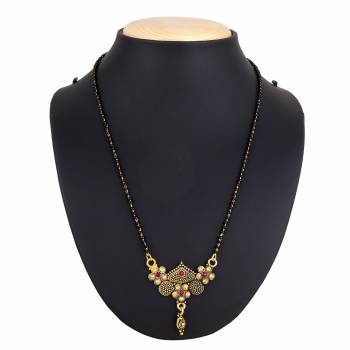 Simple And Elegant Looking Mangalsutra Is Here Which Can Be Paired With Any Type Of Attire. Also It Is Light In Weight Which Is Easy To carry All Day Long.