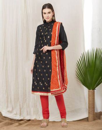 For A Bold And Beautiful Look, Grab This Dress Material Fabricated On Cotton Paired With Chiffon Dupatta. Get This Stitched As Per Your Desired Fit And Comfort, Buy Now.