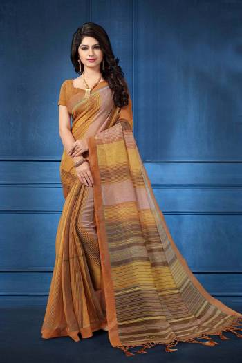 dd This Pretty Saree For your Semi-Casual Wear With Digital Prints All Over. This Saree And Blouse Are Fabricated On Linen Which Ensures Superb Comfort All Day Long